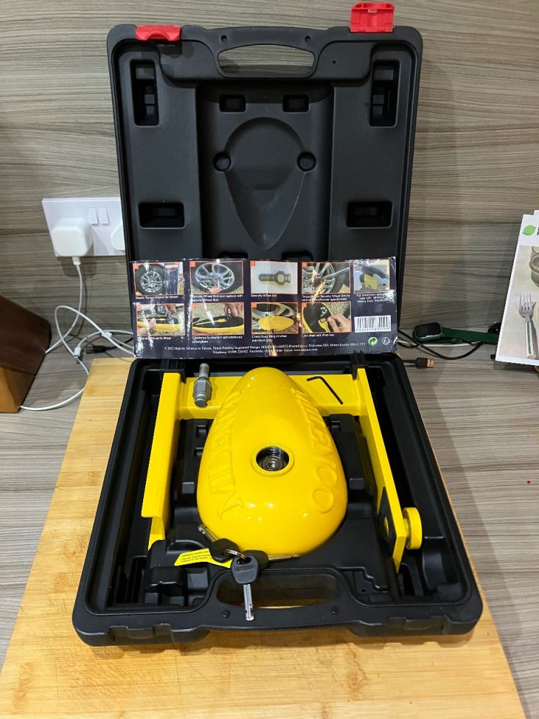 Milenco Wraith 2 Wheel Lock Clamp - 3 keys