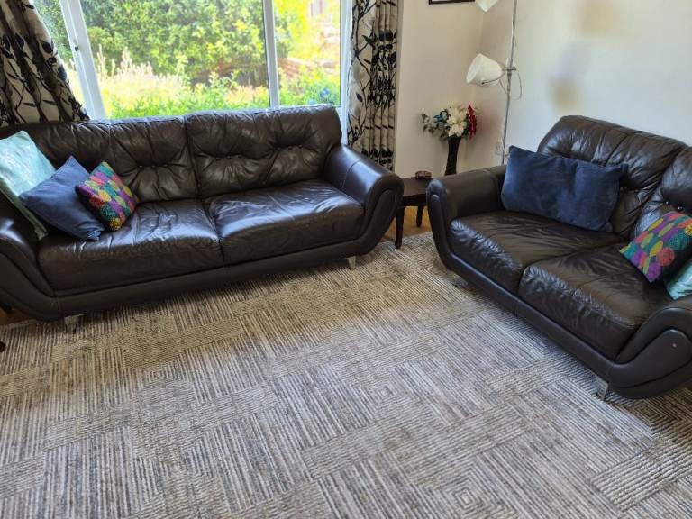 Comfortable Brown Leather 3-Seater and 2-Seater Sofa Set