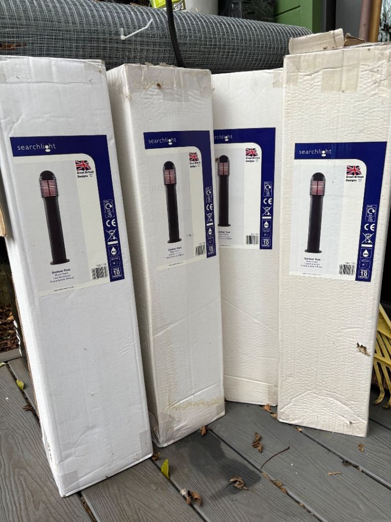 4 Outdoor lighting posts - garden 