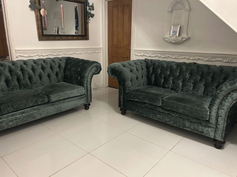 Green velvet chesterfield 2 seater sofa set DELIVERY AVAILABLE 