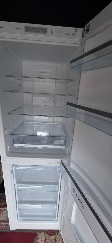 Like new Bosch frost free fridge freezer,spotlessly clean 