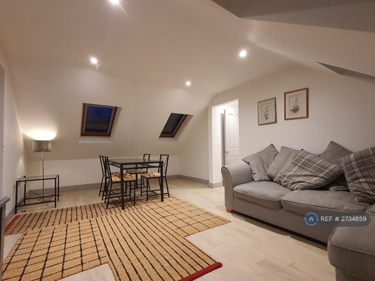 2 bedroom flat in London Court, Reading, RG1 (2 bed) (#2734859)