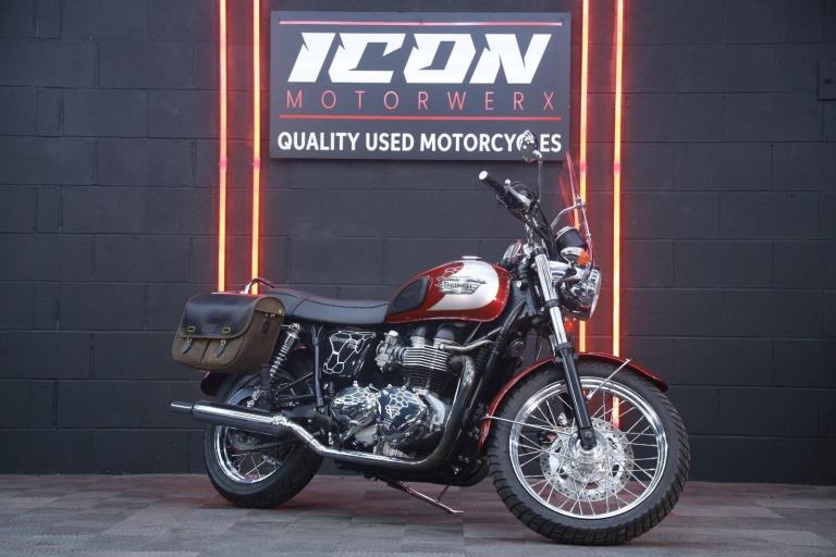 Triumph Bonneville T100 865 T100 14087 MILES CLEAN EXAMPLE