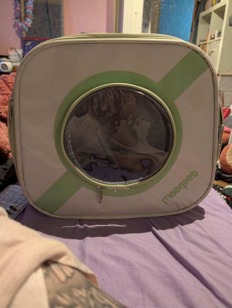 Cat carrier 