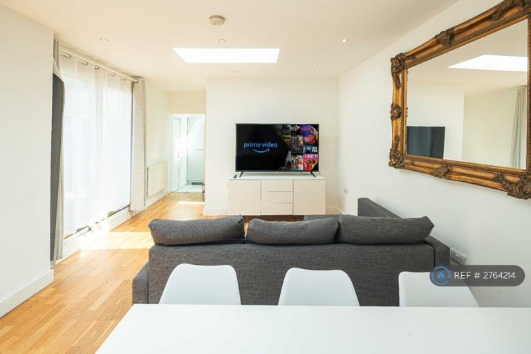 2 bedroom flat in Heathstan Road, London, W12 (2 bed) (#2764214)