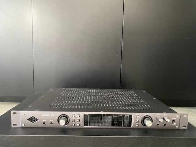 Universal Audio Apollo x8 Thunderbolt 3 audio interface 