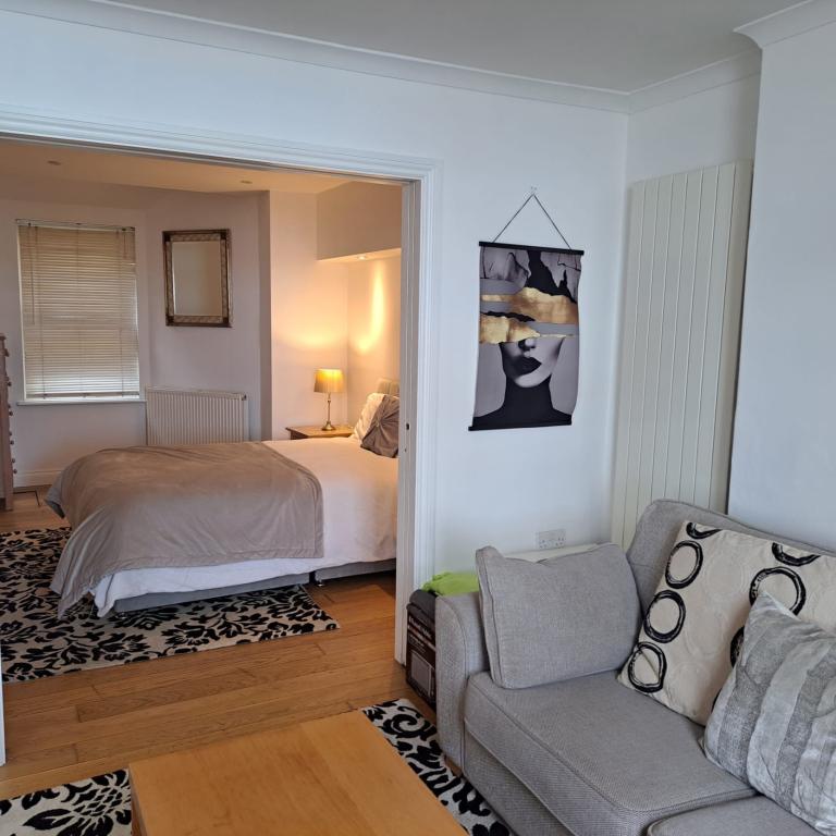 One bed furnished apartment in Shaldon, Devon