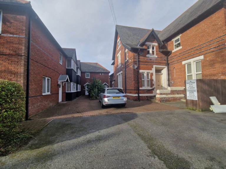 2 BEDROOM GROUND FLOOR FLAT AVAILABLE TO RENT ON HOLMESIDE IN WESTOE VILLAGE, SOUTH SHIELDS