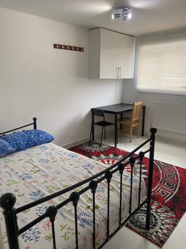 Wembley double room to rent available with no additional fee,only deposit