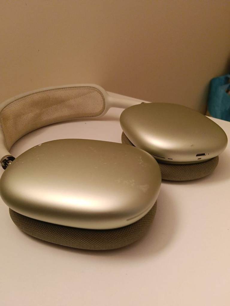 Green airpod pro max