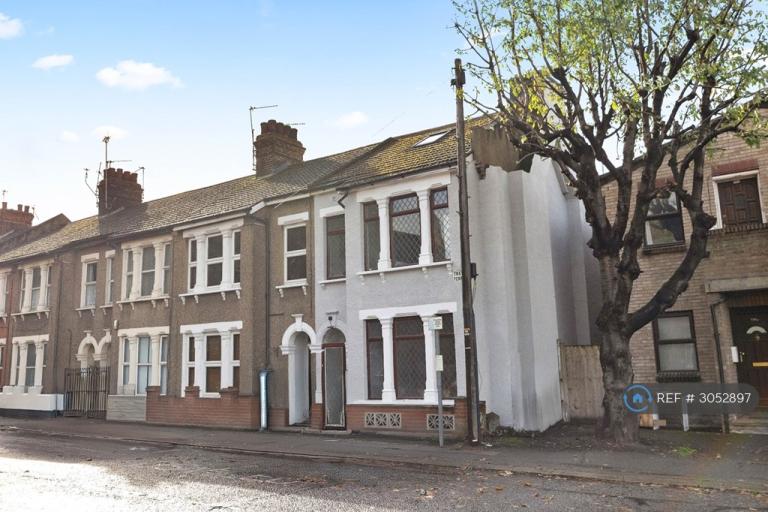 Studio flat in Dock Road, Tilbury, RM18 (#3052897)