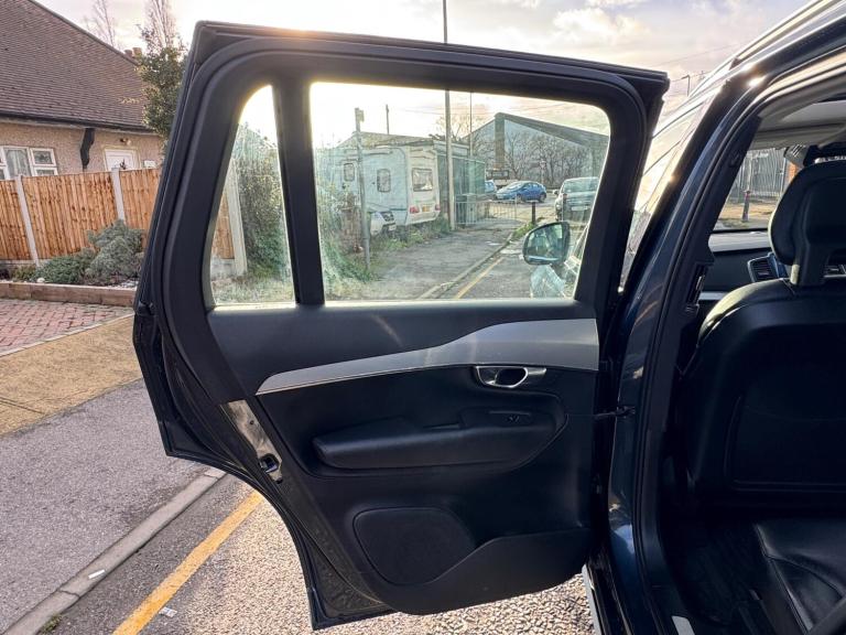 2017 Volvo XC90 2.0 T8 Hybrid Momentum Pro 5dr Geartronic ESTATE PETROL/ELECTRIC Automatic