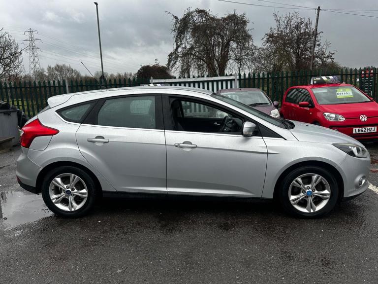  Ford Focus 1.6 Zetec Powershift Euro 5 5dr Petrol Automatic