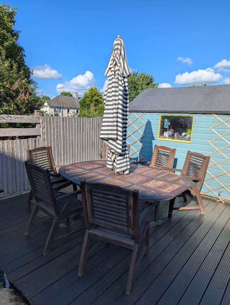 Teak garden table with 6x teak chairs and sun umbrella 