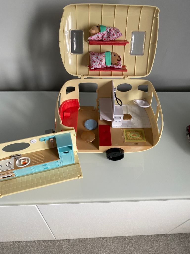 SYLVANIAN FAMILIES CARAVAN AND CONVERTIBLE CAR.