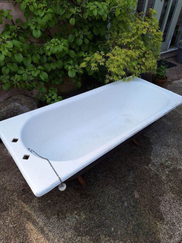 Cast iron bath