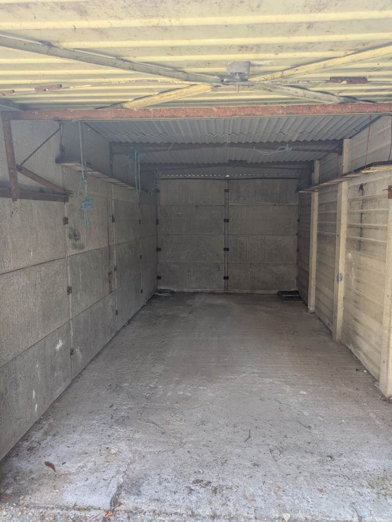 Garage Avalable Bromley 