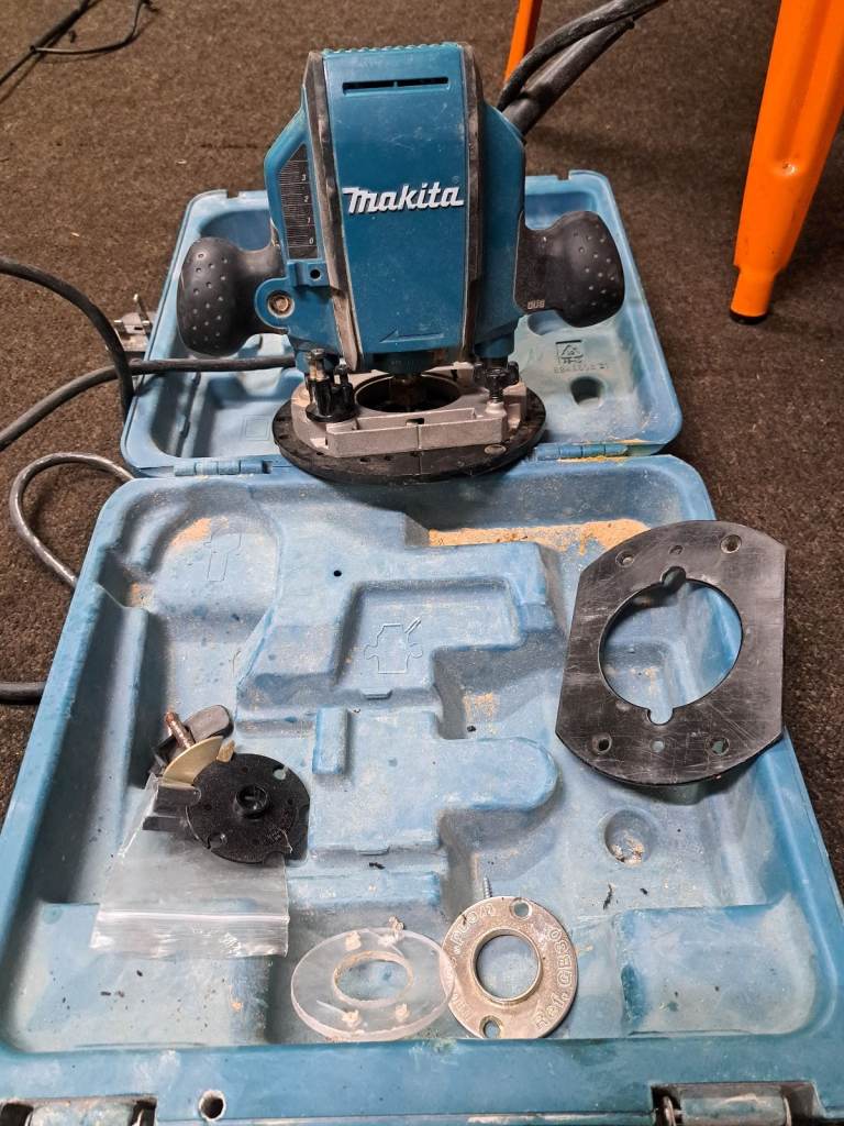 Makita RPO900 router 