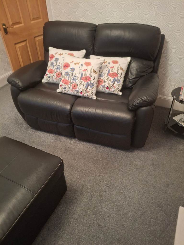 Leather reclining sofa 