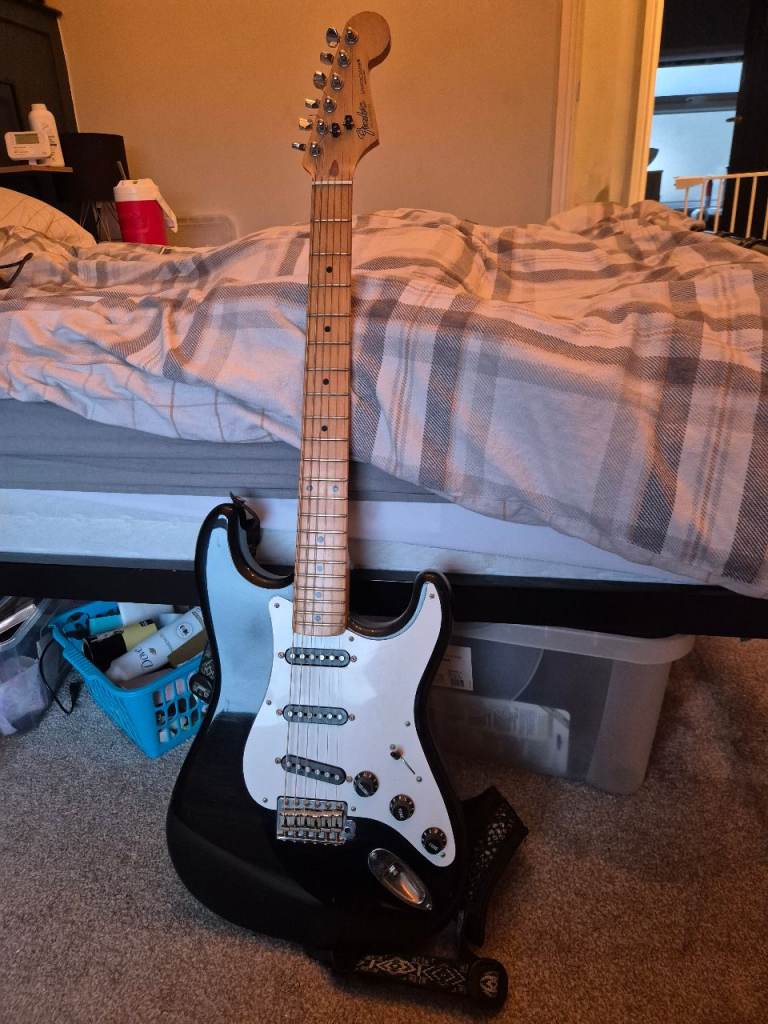 1980s Japan Fender Stratocaster & 1976 Vibrochamp amp