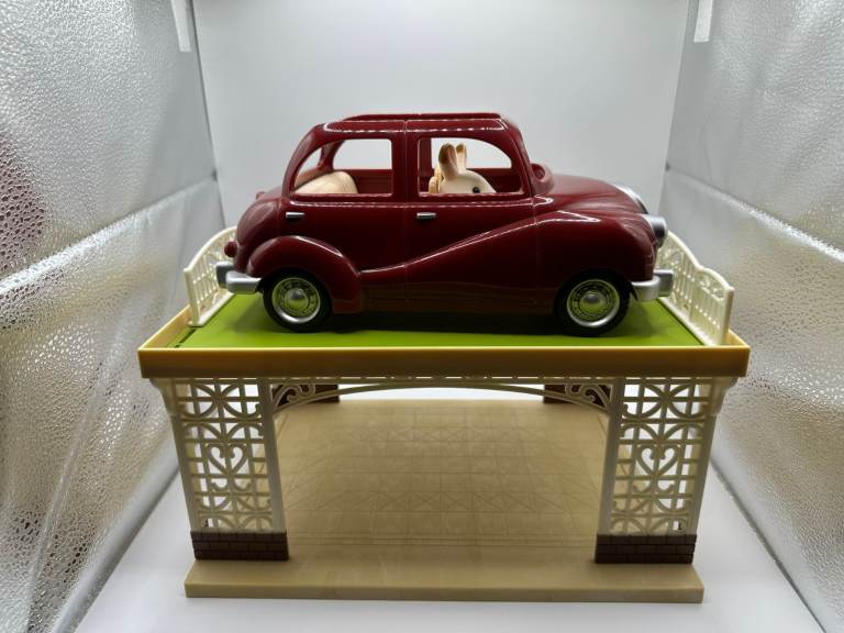 Sylvanian Families - Carport, car and rabbit
