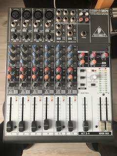 Behringer XENYX 1204 mixer