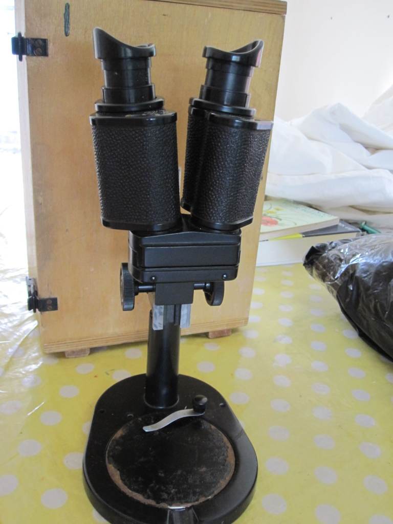 BINOCULAR MICROSCOPE