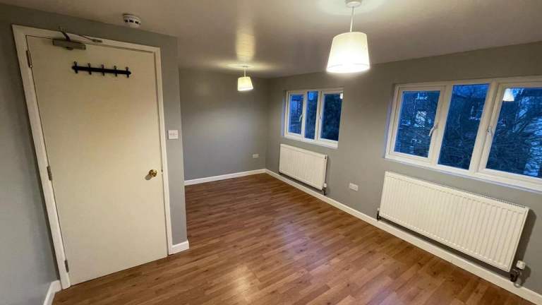Studio at £1250 INC TO LET Warlingham Road Thornton Heath 