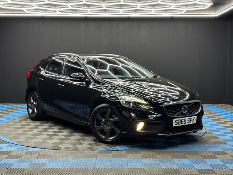 2015 Volvo V40 D2 [120] Cross Country Lux 5dr HATCHBACK DIESEL Manual