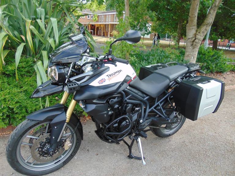Triumph Tiger 800 ABS 2011 Adventure Tourer with luggage low miles serviced MOT