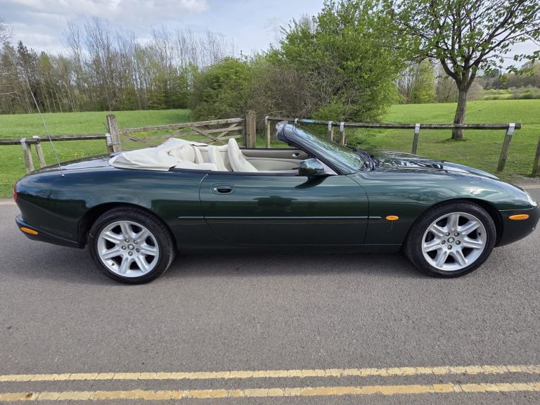 Jaguar XK8 4.0 Automatic convertible 