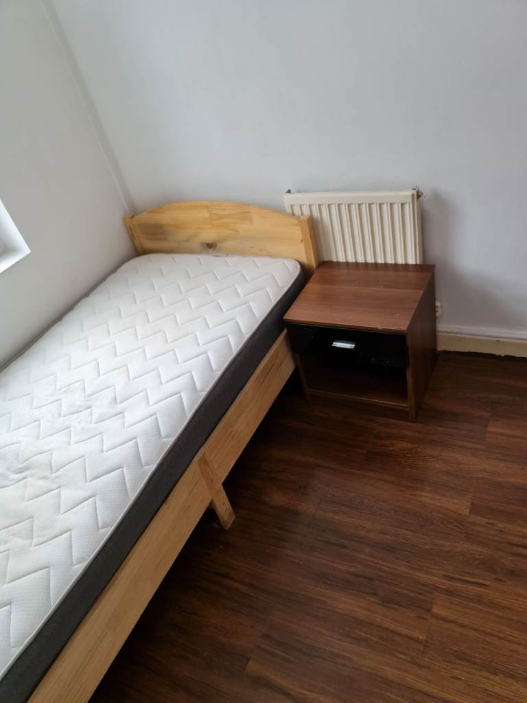 A Small Room To Rent In Beeston LS11, £80PW