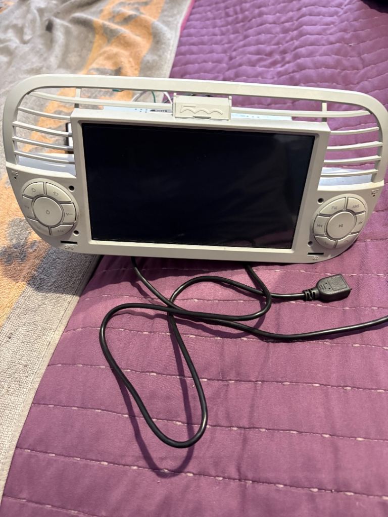 Fiat 500 XTRONS ICE/HU/PE7250FL_C Car Stereo and Accessories – Good Condition