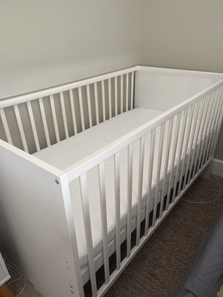 Little Acorns Athena Convertible Mini Day Bed Cot, White