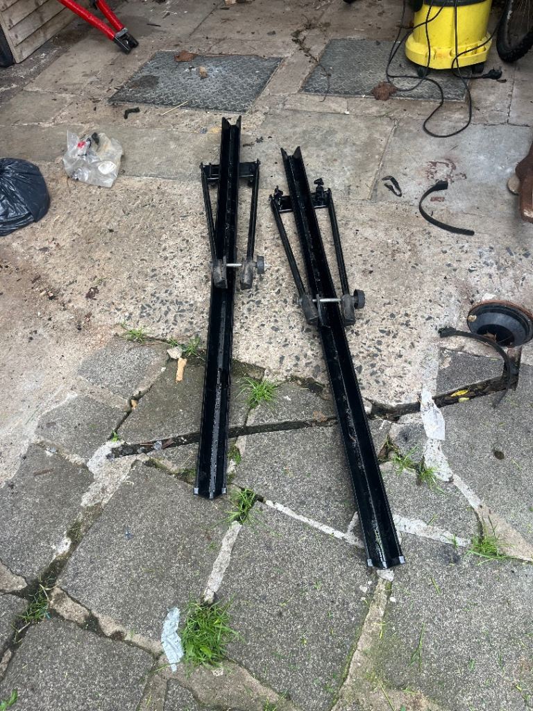 Roof rack bike carrier 