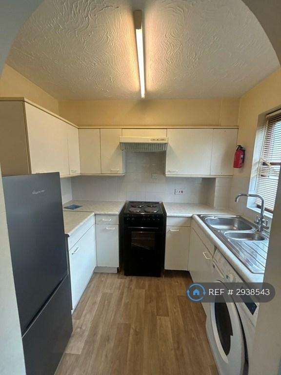 1 bedroom flat in Greenhithe, Dartford, DA9 (1 bed) (#2938543)