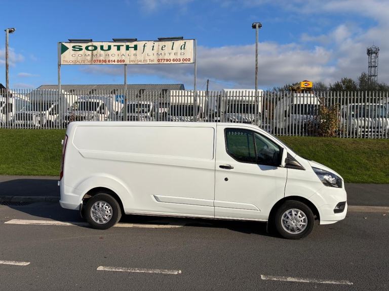 Ford Transit Custom L2 300 LEADER 130PS AIR CON REAR CAMERA 2023 @ £13450 + VAT 