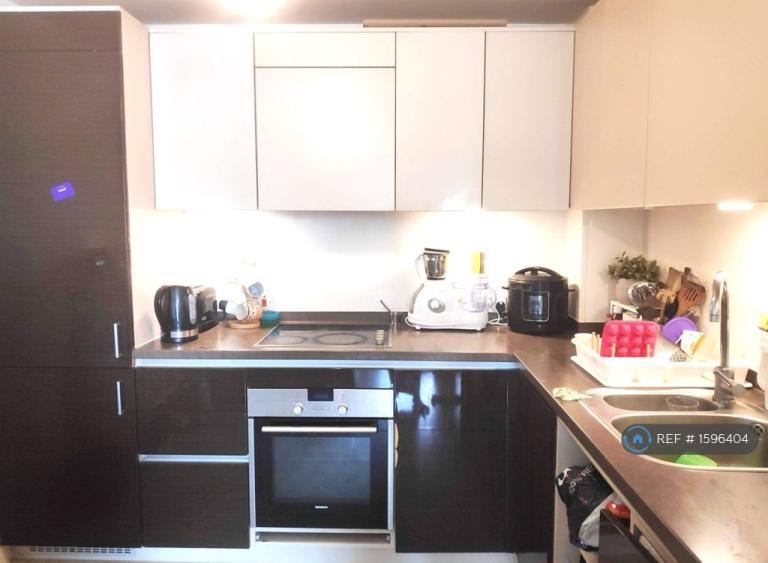 2 bedroom flat in Quadrant Court, Wembley, HA9 (2 bed) (#1596404)