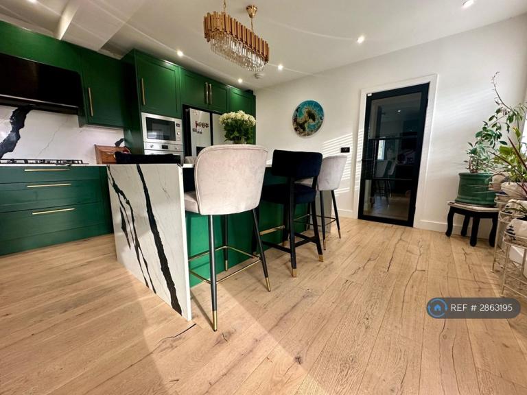 5 bedroom house in Hoe Lane, Waltham Abbey, EN9 (5 bed) (#2863195)