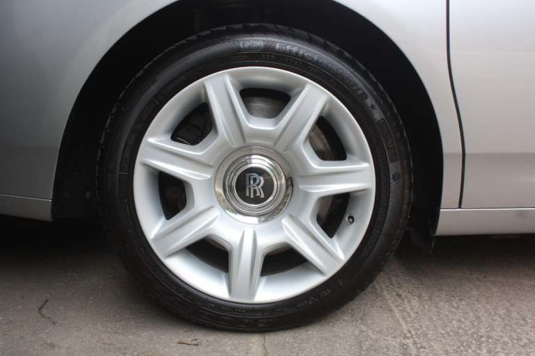 ROLLS-ROYCE GHOST 6.6 V12 2012