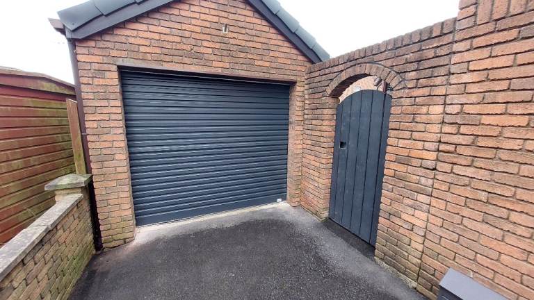 Roller garage doors - FACTORY STOCK CLEARANCE