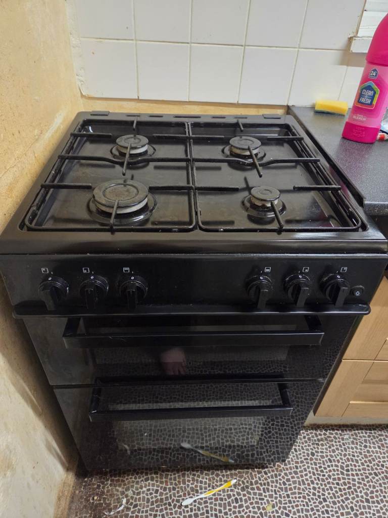 Black Freestanding Gas Cooker with Oven and Hob