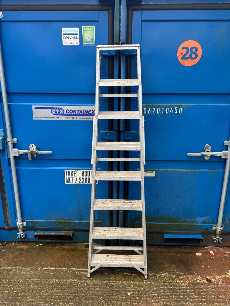 Step ladder 8 steps in total good condition