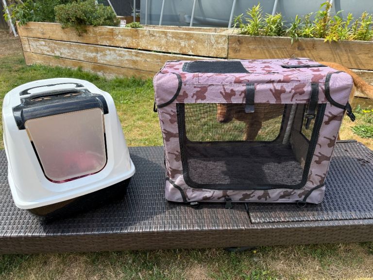 Pet carrier and litter tray