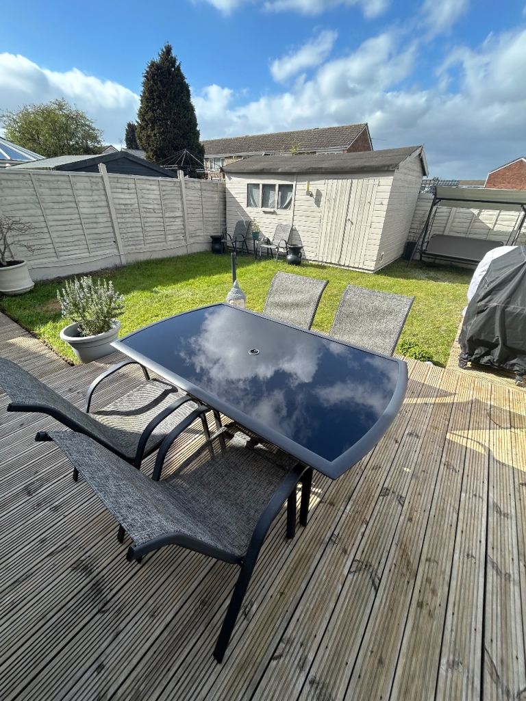 Garden table and 4 chairs 