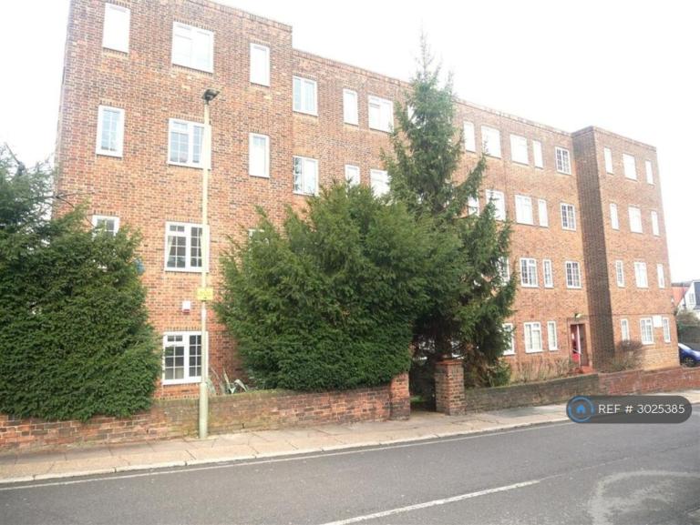 1 bedroom flat in Burnham Court, London, NW4 (1 bed) (#3025385)