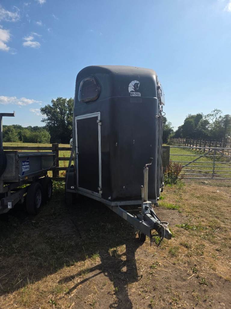 Cheval liberte horse trailer
