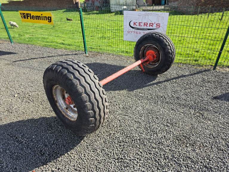 Tractor trailer braked axle six stud wheel 15.3 tyres 
