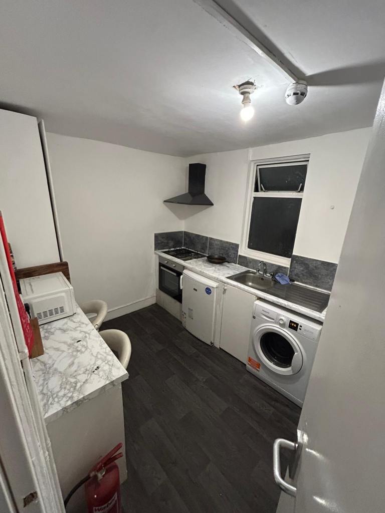 Studio flat including all bills on great location 