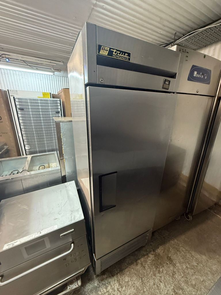 Commercial single door good condition fully serviced cafe shop restaurant 